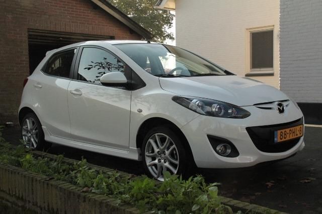 Mazda 2 1.5 75KW 5DRS 2011 Chrystal white