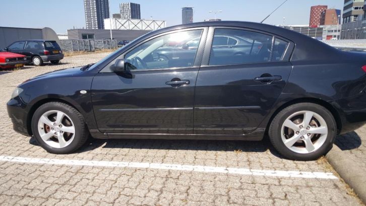 Mazda 3 1.6 Sedan Exclusive 2004 Zwart (APK juni 2016)