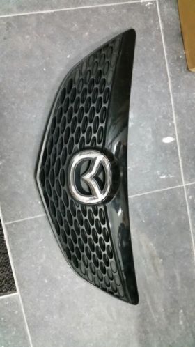 Mazda 3 grille 