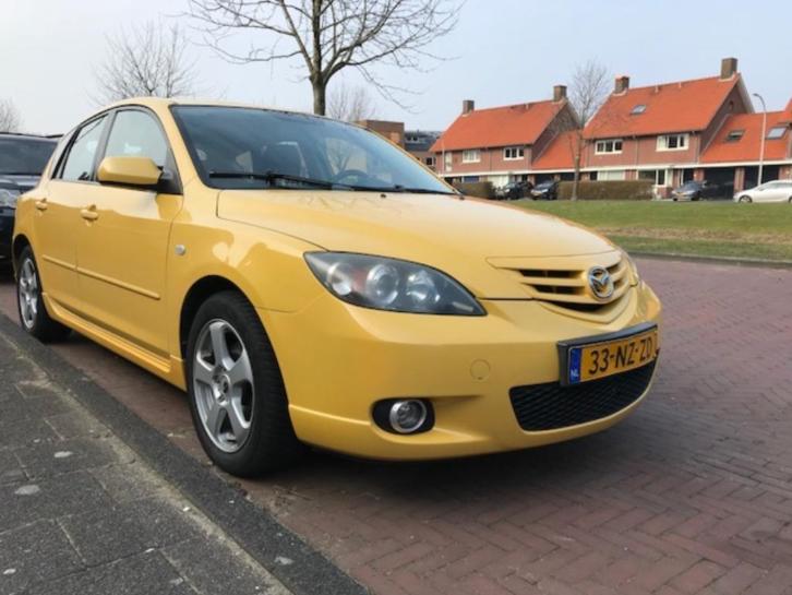 Mazda 3 Hatchback 1.6 Executive 2004 Geel met 17034 velgen