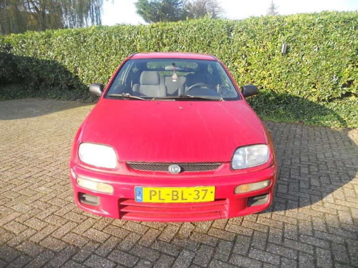 Mazda 323 1.3 I Coupe LX 1996 Rood