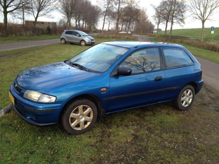 Mazda 323 1.3 P GLX 1997 Blauw