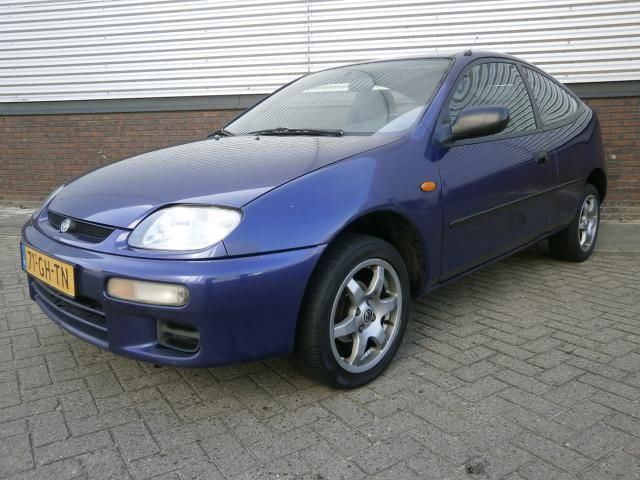 Mazda 323 1.3i LX nette en zuinige auto. Nieuwe APK 2016 3 d