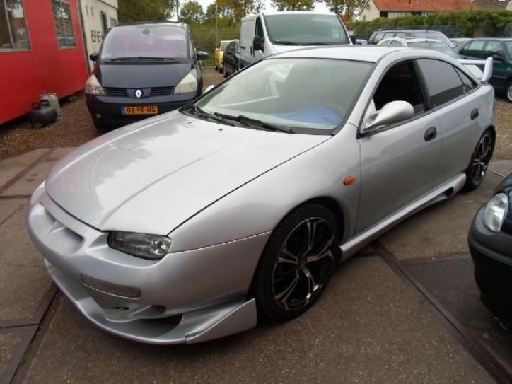 Mazda 323 1.5i F GLX met mooie body kit (bj 1996)