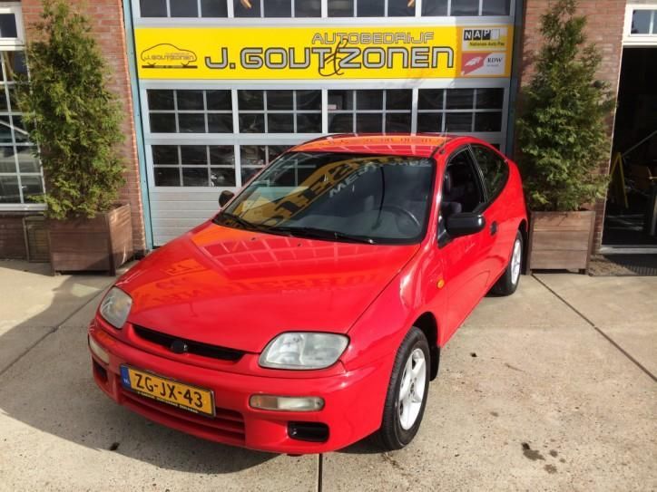 Mazda 323 VERKOCHT (bj 1999)