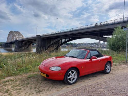 Mazda MX5 cabrio rood 1.8L-140pk 1998 155.000km