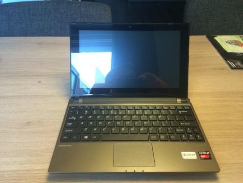 Medion Akoya E1318 E1318T SSD touch netbook met 4GB RAM AMD