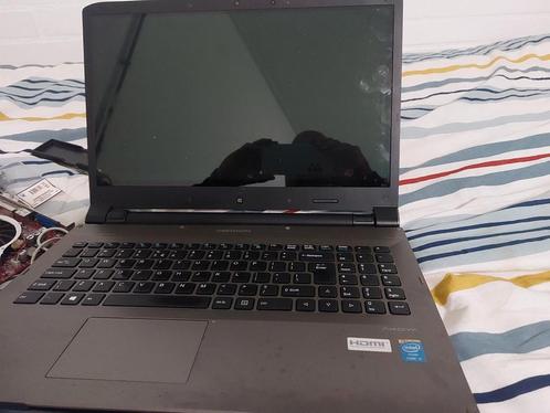 Medion laptop 8 gb.werkgehugen 250 gb opslag heeft 1 defect