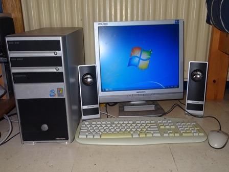 Medion Pentium 4 computer incl toebehoren en Windows 7