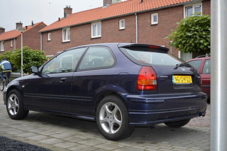 Meeneemprijs 1000,--  Mooie Honda Civic 1.4 -- 90 PK 