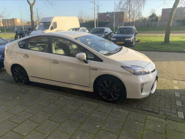 MEEST LUXUEUZE Toyota Prius 1.8 Plug-in- BUSINESS EXECUTIVE