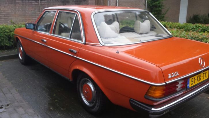 Mercedes 200-Serie 2.3 230 1979 WK-ORANJE