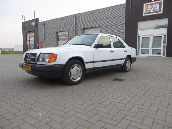 Mercedes 200-Serie 2.3 230 E U9 1986 Wit
