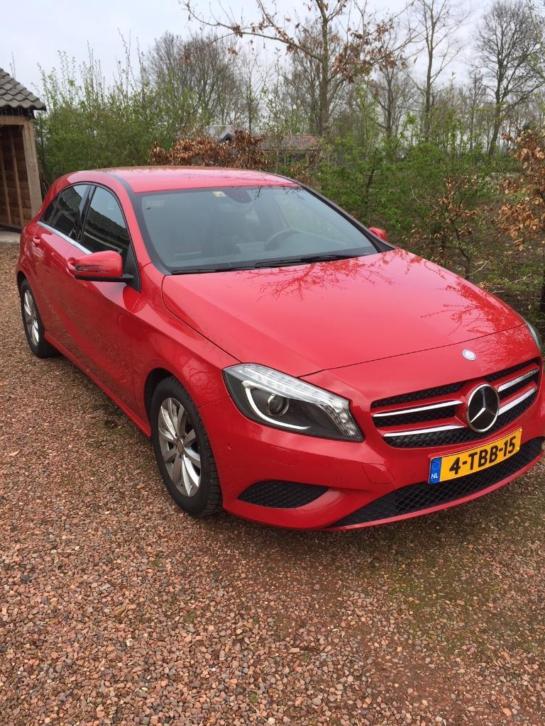 Mercedes A-Klasse A180 1.6 Blue Efficiency 2014 Rood