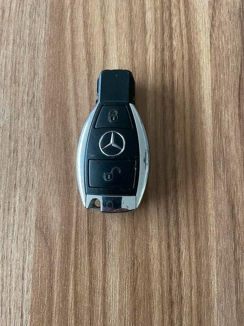 Mercedes auto sleutel voor de mensen onderdelen nodig hebben