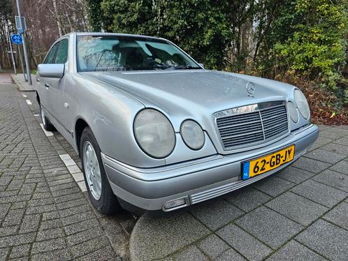 Mercedes-Benz E-Klasse 2.2 CDI E220 Sedan Classic AUT 1999