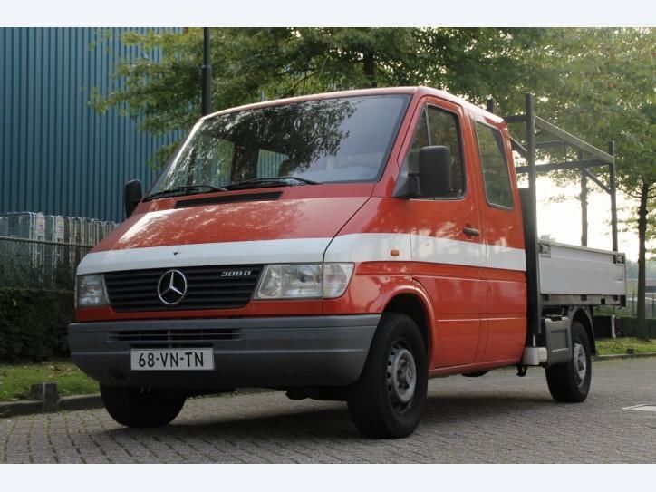 Mercedes-Benz Sprinter 308 D BJ 2000 open laadbak 132.00