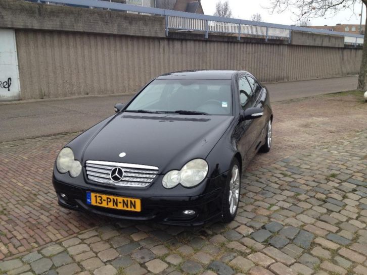 Mercedes C-Klasse 2.2 CDI C200 Sportcoupe AUT 2004 Zwart