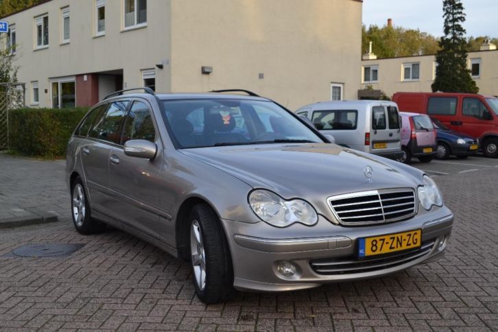 Mercedes C-Klasse 2.2 CDI C220 Combi AUT 2005 GrijsBeige