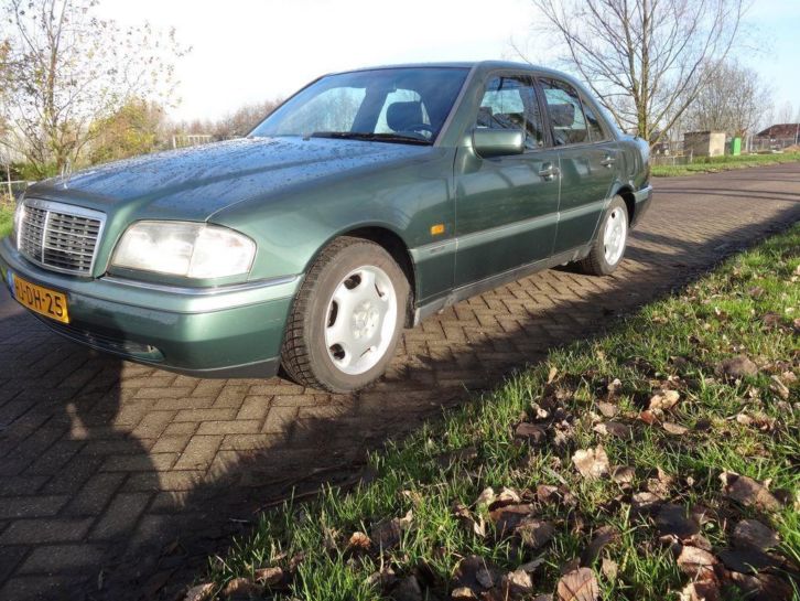 Mercedes C-Klasse 2.5 D C250 1994 Groen  14 maanden APK