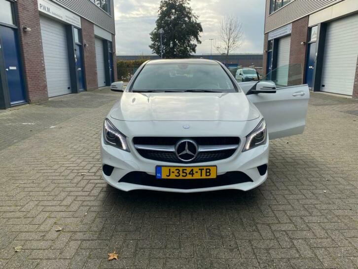 Mercedes CLA-Klasse 180 7G-DCT 2014 Wit PANODAK-AUTOMAAT-
