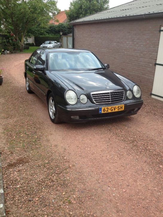 Mercedes E-Klasse 2.1 CDI E200 Sedan Avantgar AUT 2001 Grijs