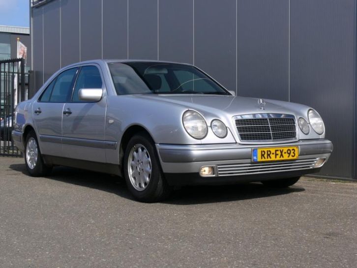 Mercedes E-Klasse 2.2 D E220 Sedan Elegance 1997 Grijs