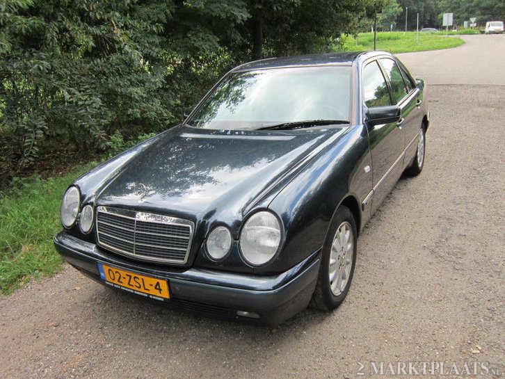 Mercedes E-Klasse 2.2 D E220 Sedan KAT 1997 Blauw Airco NAP