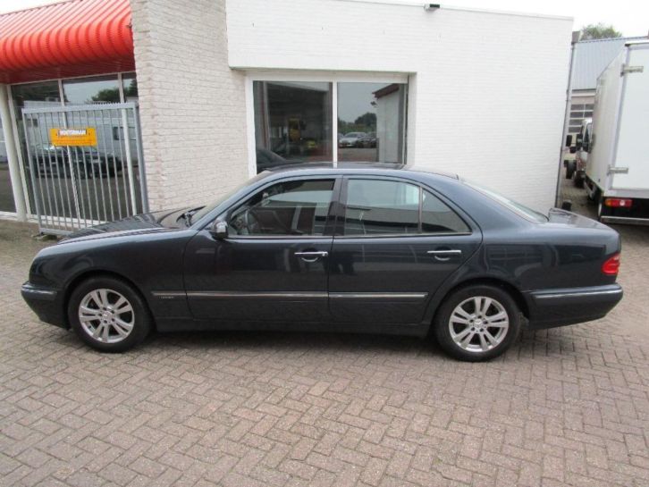 Mercedes E-Klasse 2.7 CDI E270 Sedan AUT 10-1999 Smaragd Zwa