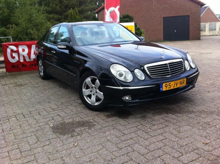 Mercedes E-Klasse 2.7 CDI E270 Sedan AUT 2002 Zwart