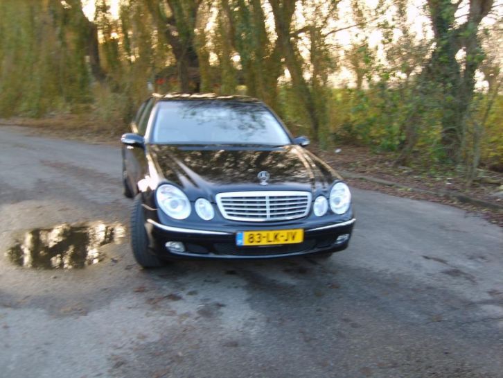 Mercedes E-Klasse 3.2 E320 Sedan AUT 2003 Zwart