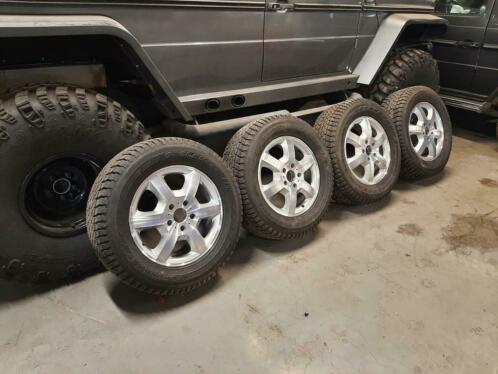 Mercedes G-klasse velgen met winterbanden