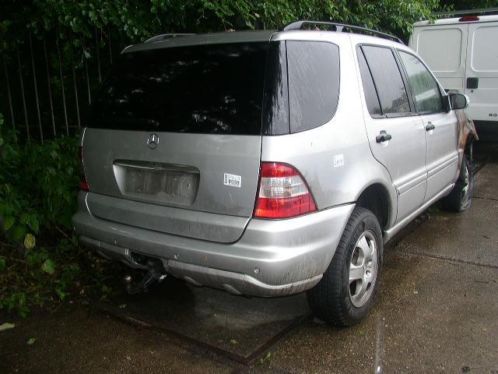 Mercedes ML 270CDI 20V BJ. 2005 voor onderdelen