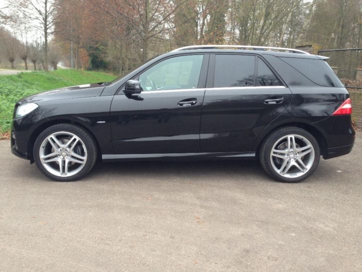 Mercedes ML350 BlueTEC AMG 4MATIC 2012 Luchtvering Panorama