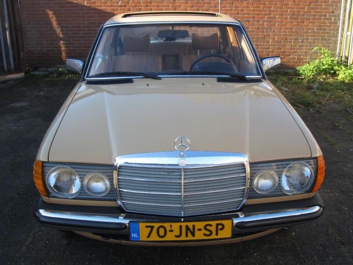 Mercedes W123 200-Serie 2.3 230 AUTOMAAT