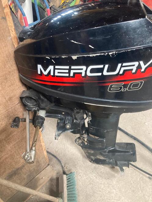 Mercury 6 pk met afstandsbediening en stuurkabel.