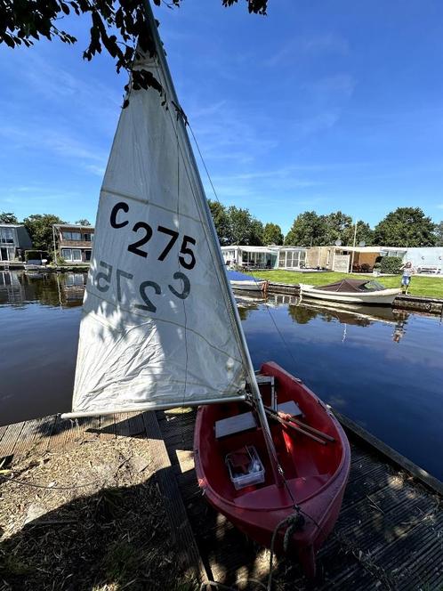 Meteen ophalen een klein roei- enof zeilbootje