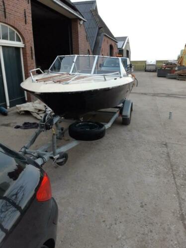 Mfg speedboot met trailer