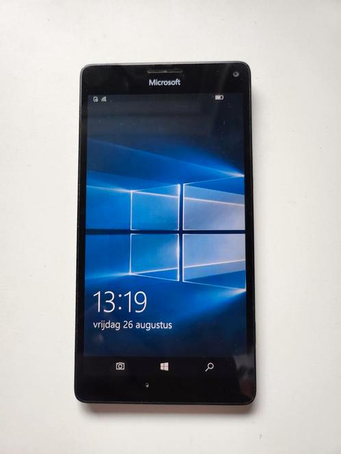 Microsoft Lumia 950 XL met Display Dock HD-500