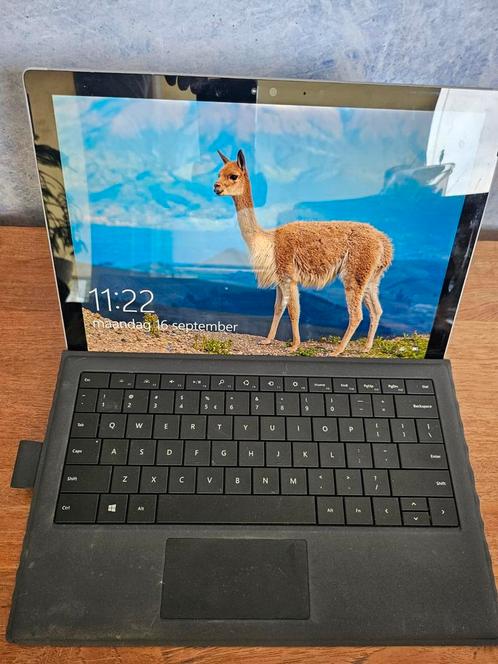 Microsoft Surface 4 Pro, i5 CPU, 8GB RAM , 256 GB SSD