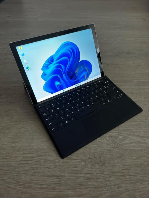 Microsoft Surface 7  i5  8gb ram  256SSD  Windows 11