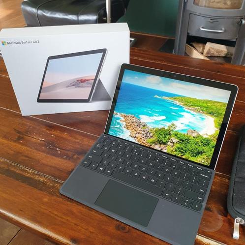 Microsoft Surface Go 2  toetsenbord en hoes (nieuwstaat)