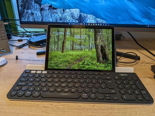 Microsoft Surface Go 3  Logitech K780 Keyboard