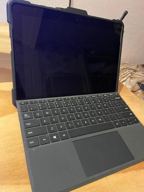 Microsoft Surface Go - 4 GB - 64 GB  Surface Pen  UAG Case