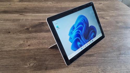 Microsoft Surface Go met verlichte Typecover in Nieuwstaat