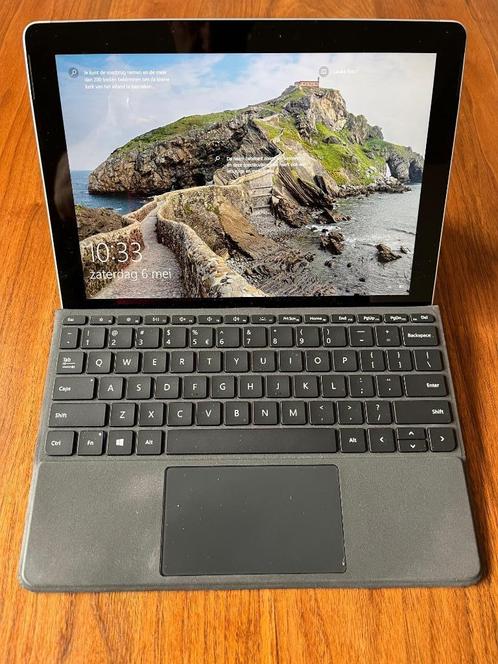 Microsoft Surface Go Windows Tablet met keyboard.