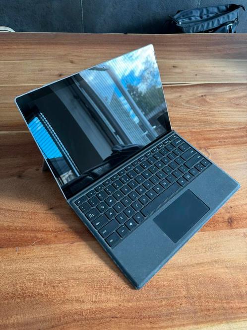 Microsoft Surface i5 8GB Ram windows 10 pro