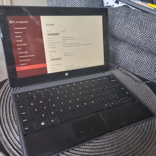 Microsoft surface met hoesje  2 extra toetsenborden