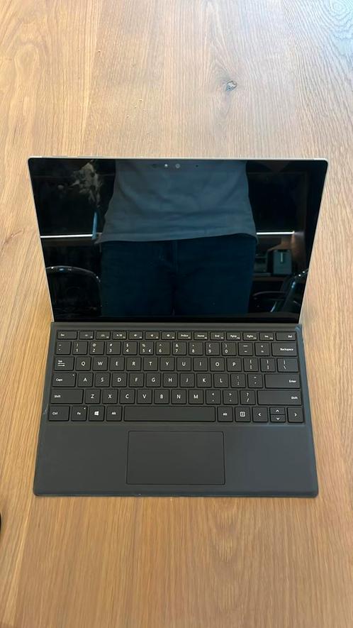 Microsoft Surface Pro 4 1724 i5-6th 8GB 256GB SSD W10