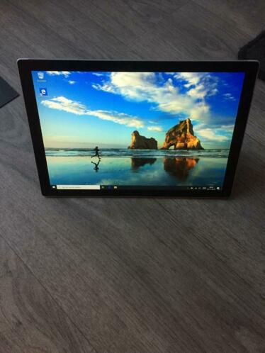 Microsoft Surface Pro 4  Core m3  4GB  128GB